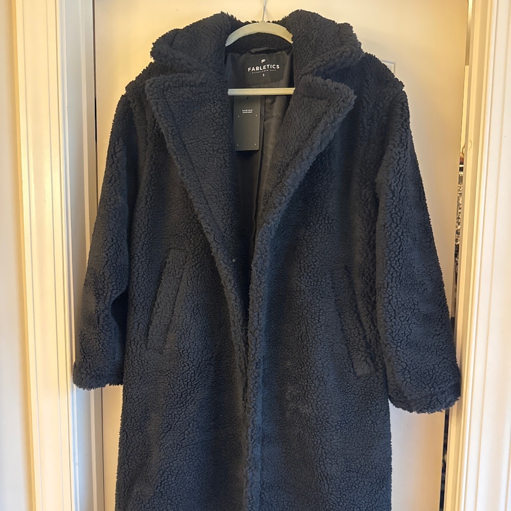 Fabletics Women’s Winter Teddy Coat Black, Size small.